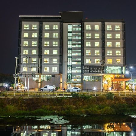 Devloft Hotel Korat Nakhonratchasima Dış mekan fotoğraf